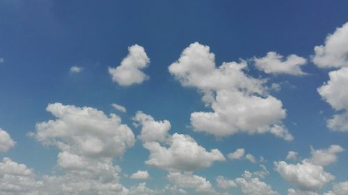 天青日朗,感覺有點像進入秋天了